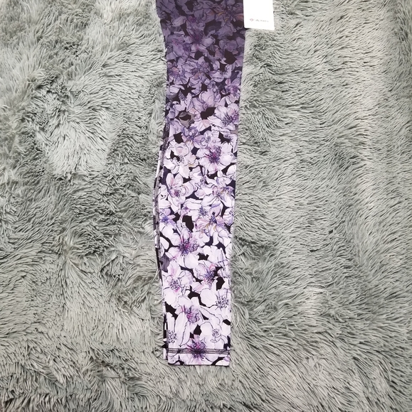 Lululemon ,flower - Picture 4 of 4